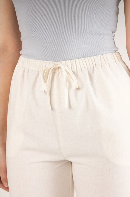 Tall Linen Trousers: The Summer Staple Every Tall Woman Needs