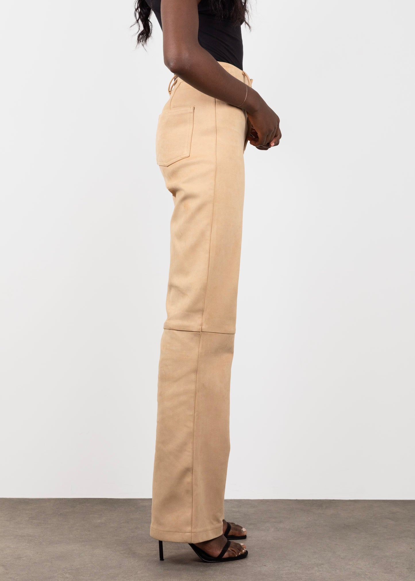 Tall beige trousers- Side