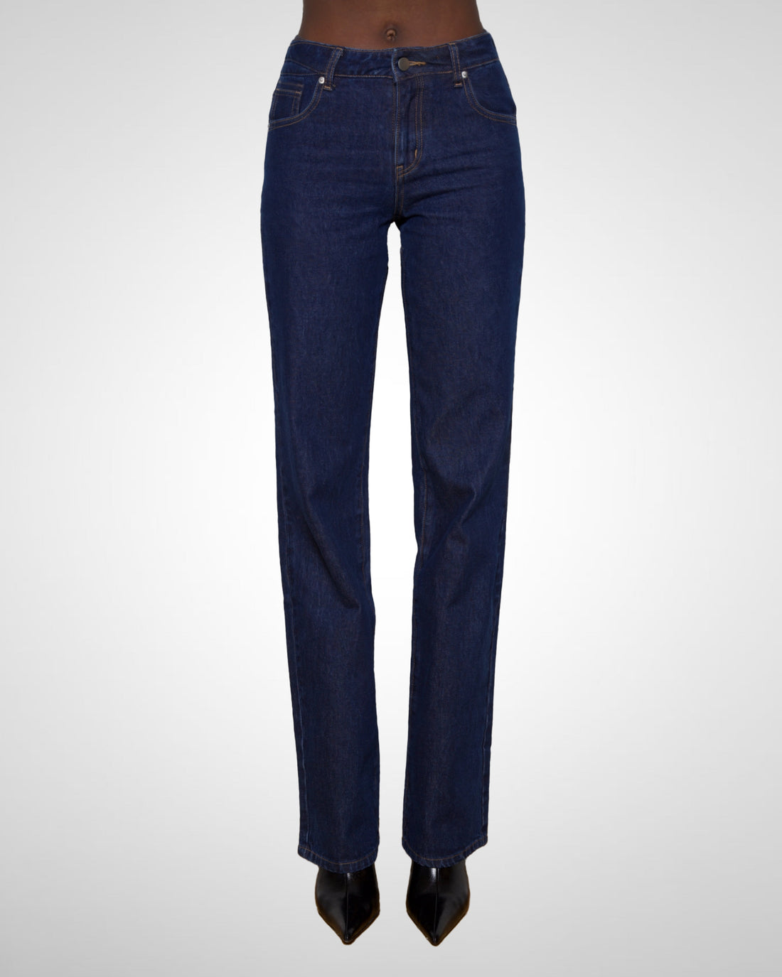 Best Jeans for Tall Women: How to Find the Perfect Length and Fit