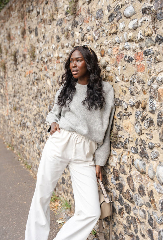 Effortless Elegance: High-Waisted Linen Trousers Tailored for Tall Women